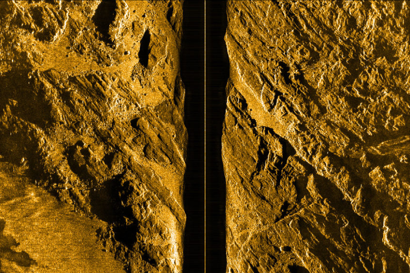 Side scan sonar imagery